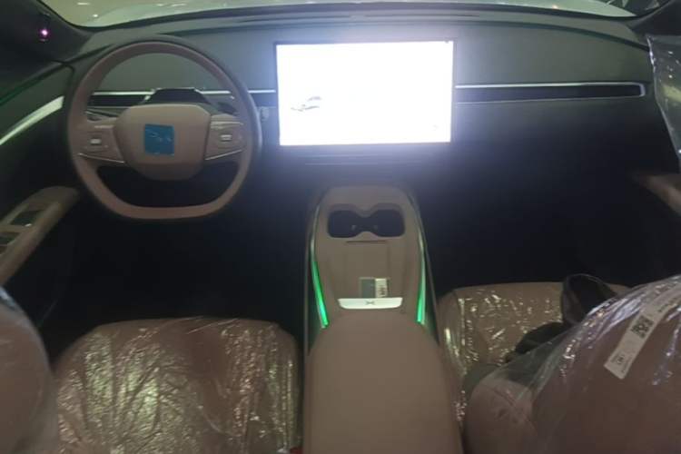 Used XPeng MONA M03 2025 502 Long-Range Max Center Console