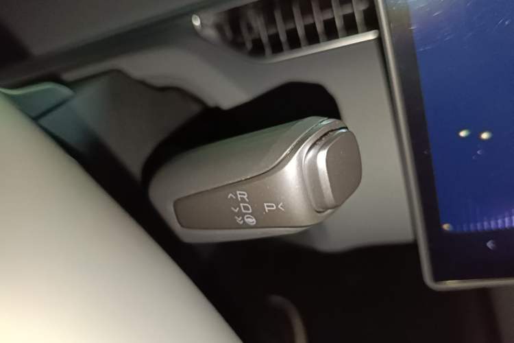 Used XPeng MONA M03 2025 600 with Ultra-Long Range Max Gear Lever