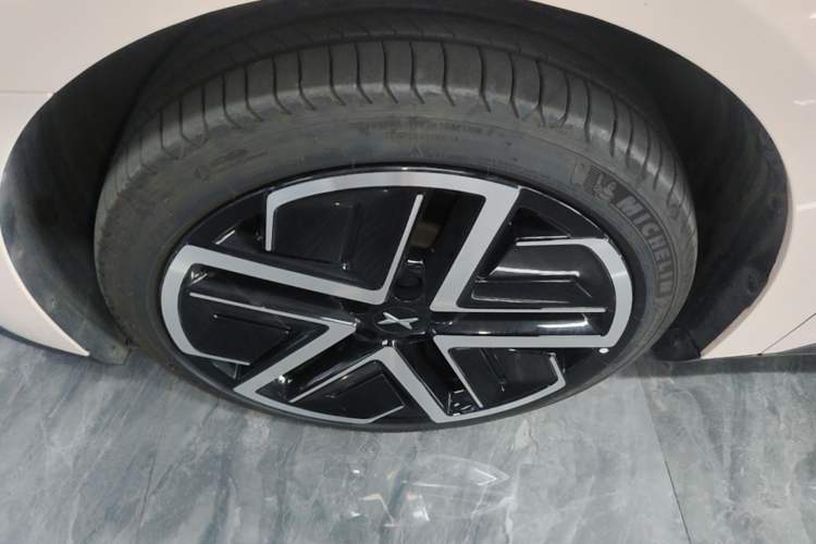 Used XPeng MONA M03 2025 600 with Ultra-Long Range Max Left Front Wheel Hub