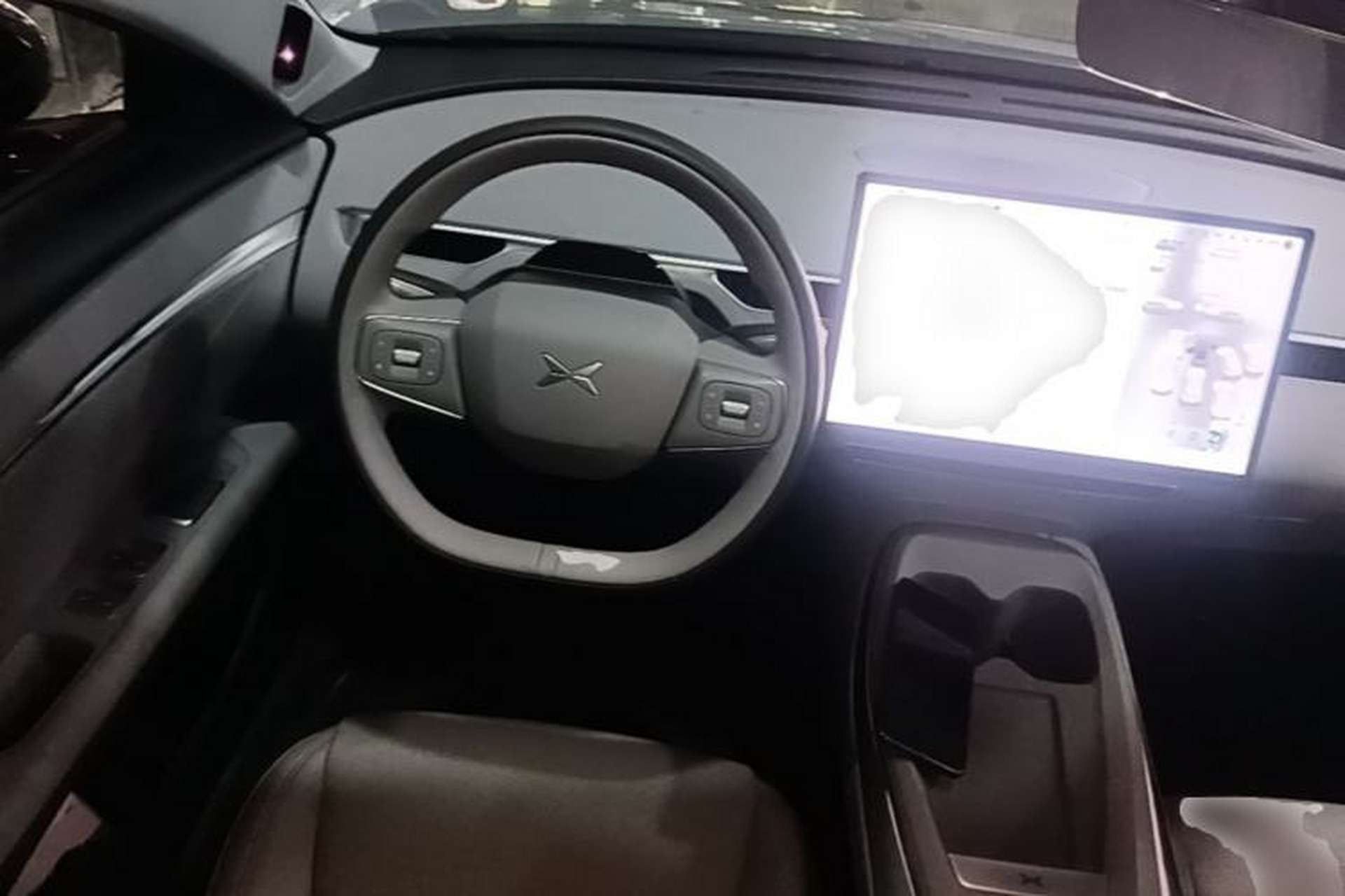 Used XPeng MONA M03 2025 600 with Ultra-Long Range Max Center Console