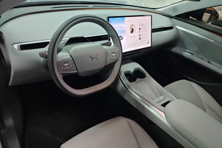 Used XPeng MONA M03 2025 600 with Ultra-Long Range Max Center Console
