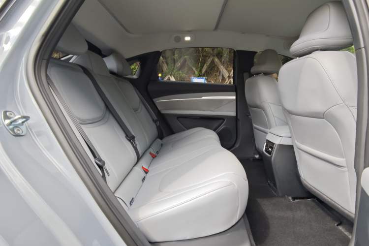 Used XPeng MONA M03 2025 600 with Ultra-Long Range Max Interior 7