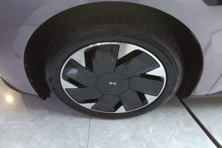 Used XPeng MONA M03 2025 600 with Ultra-Long Range Max Left Front Wheel Hub