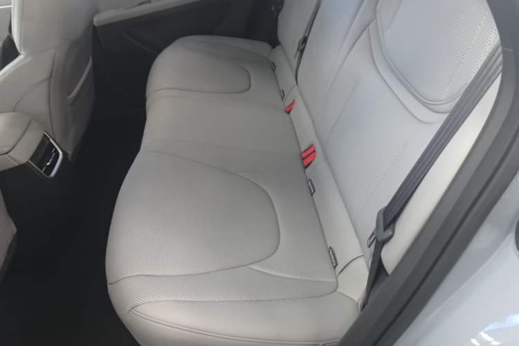 Used XPeng MONA M03 2025 600 with Ultra-Long Range Max Left Rear Seat