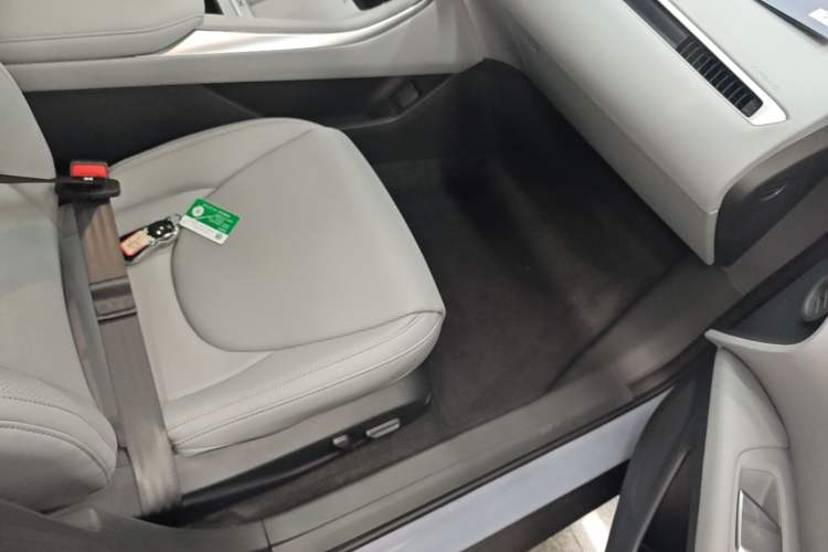 Used XPeng MONA M03 2025 600 with Ultra-Long Range Max Right Front Seat