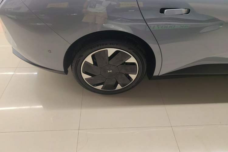 Used XPeng MONA M03 2025 600 with Ultra-Long Range Max Right Rear Wheel Hub