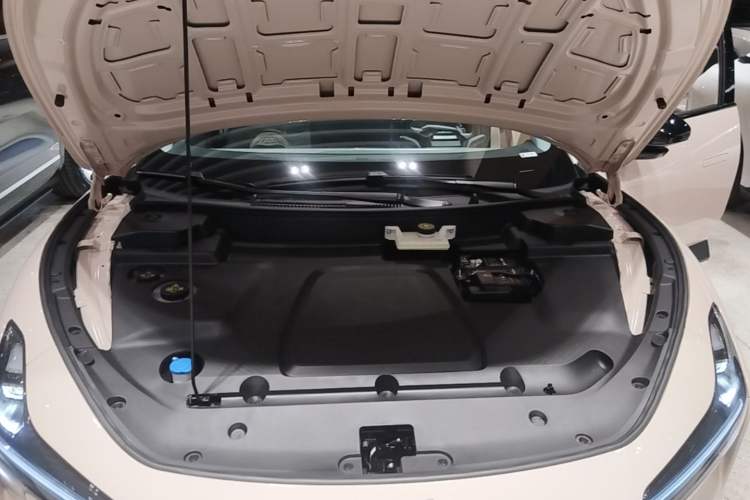 Used XPeng MONA M03 2025 600 with Ultra-Long Range Max Engine Bay