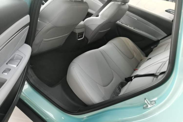 Used XPeng MONA M03 2025 600 with Ultra-Long Range Max Left Rear Seat