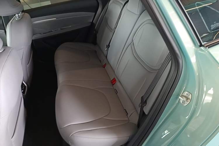 Used XPeng MONA M03 2025 600 with Ultra-Long Range Max Left Rear Seat