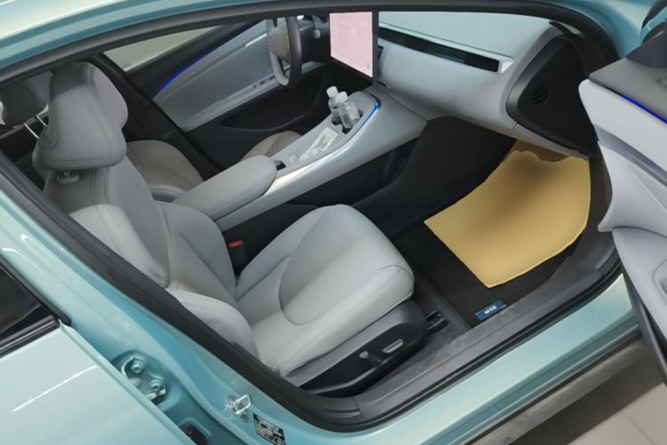 Used XPeng MONA M03 2025 600 with Ultra-Long Range Max Right Front Seat