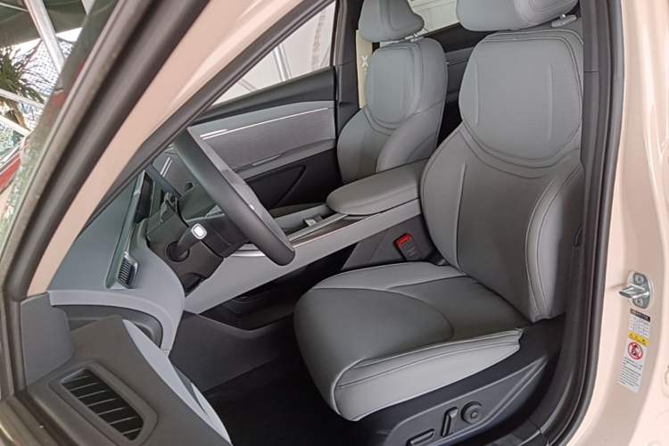 Used XPeng MONA M03 2025 620 Ultra-Long Range Plus Left Front Seat