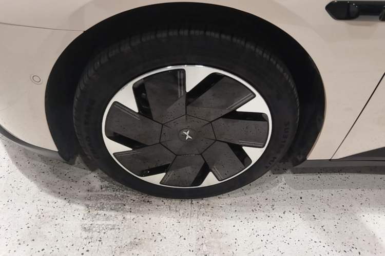 Used XPeng MONA M03 2025 600 with Ultra-Long Range Max Left Front Wheel Hub
