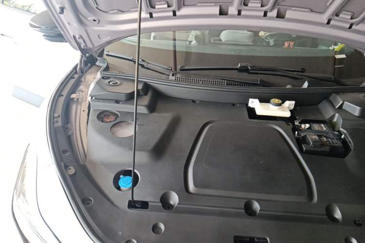 Used XPeng MONA M03 2025 600 with Ultra-Long Range Max Engine Bay Right