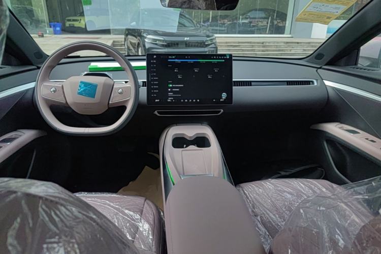 Used XPeng MONA M03 2025 515 Long-Range Plus Center Console