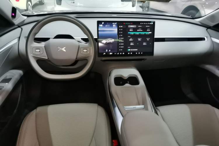 Used XPeng MONA M03 2025 600 with Ultra-Long Range Max Center Console