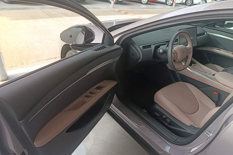 Used XPeng MONA M03 2025 600 with Ultra-Long Range Max Driver Seat