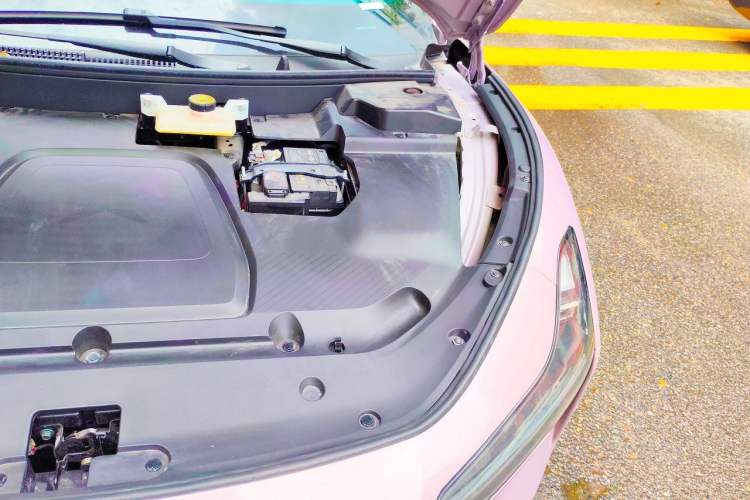 Used XPeng MONA M03 2025 600 with Ultra-Long Range Max Engine Bay Left