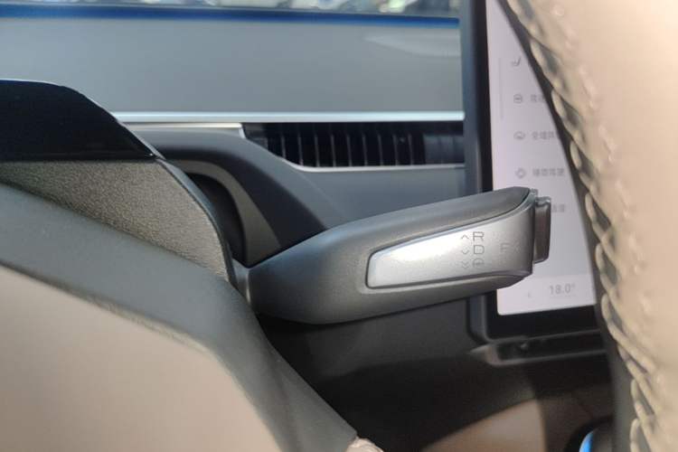 Used XPeng MONA M03 2025 600 with Ultra-Long Range Max Gear Lever