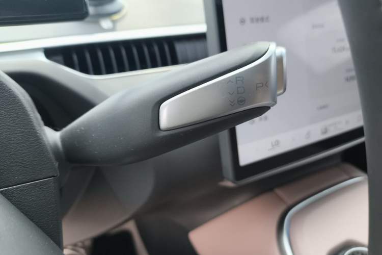 Used XPeng MONA M03 2025 600 with Ultra-Long Range Max Gear Lever