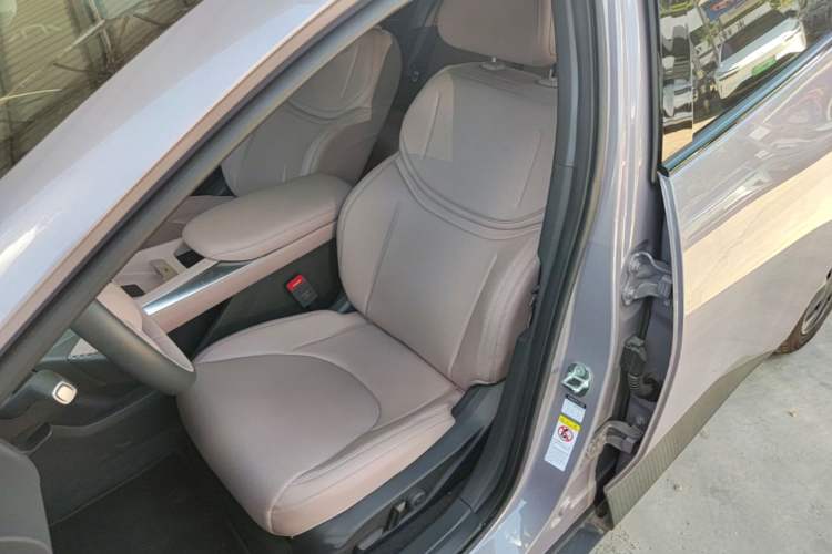 Used XPeng MONA M03 2025 600 with Ultra-Long Range Max Left Front Seat