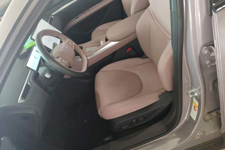 Used XPeng MONA M03 2025 600 with Ultra-Long Range Max Left Front Seat