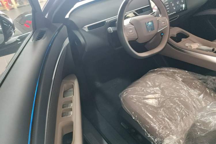 Used XPeng MONA M03 2025 502 Long-Range Max Left Front Seat
