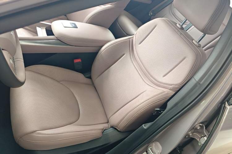 Used XPeng MONA M03 2025 600 with Ultra-Long Range Max Left Front Seat