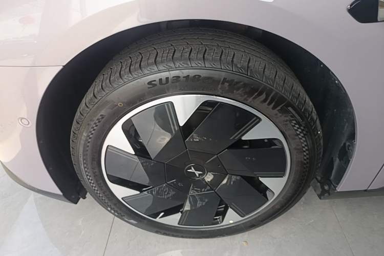 Used XPeng MONA M03 2025 600 with Ultra-Long Range Max Left Front Wheel Hub