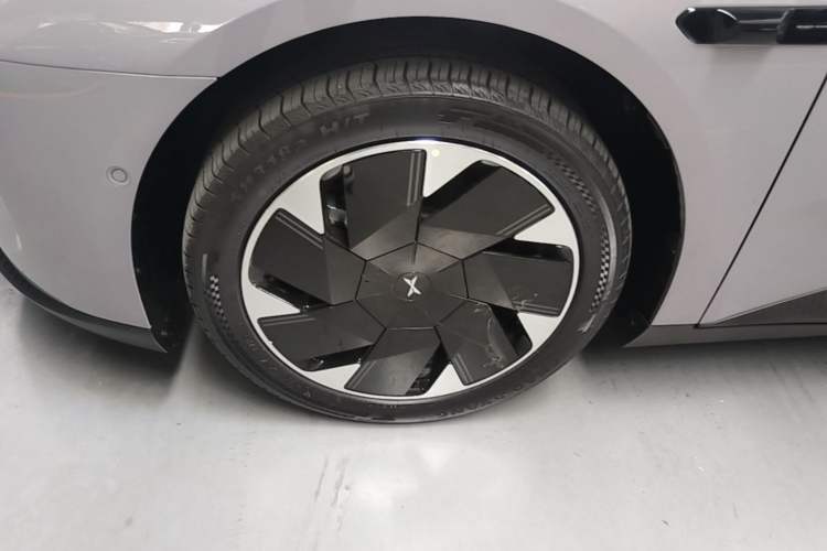 Used XPeng MONA M03 2025 600 with Ultra-Long Range Max Left Front Wheel Hub