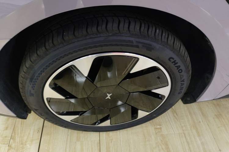 Used XPeng MONA M03 2025 600 with Ultra-Long Range Max Left Front Wheel Hub