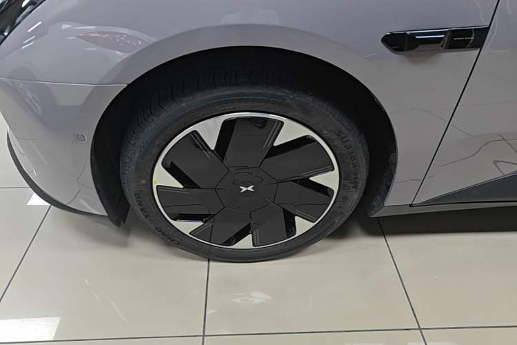 Used XPeng MONA M03 2025 600 with Ultra-Long Range Max Left Front Wheel Hub