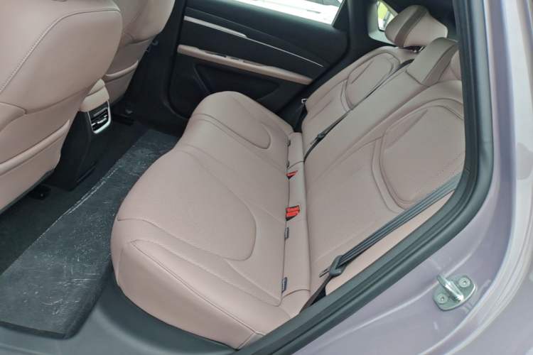 Used XPeng MONA M03 2025 600 with Ultra-Long Range Max Left Rear Seat