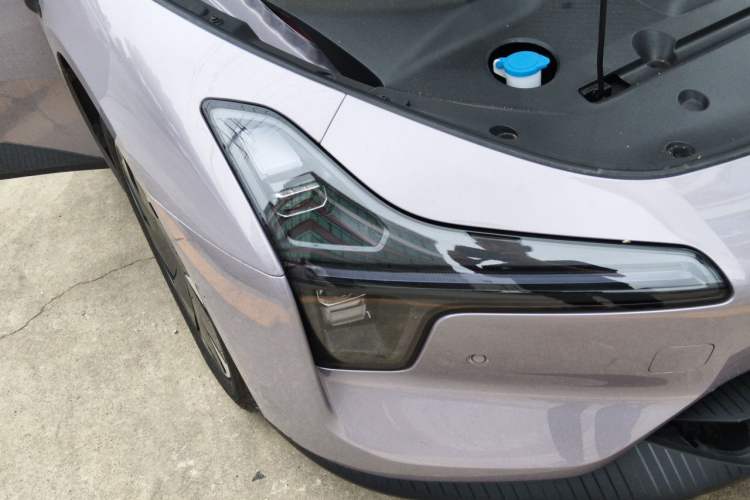 Used XPeng MONA M03 2025 600 with Ultra-Long Range Max Right Front Headlight