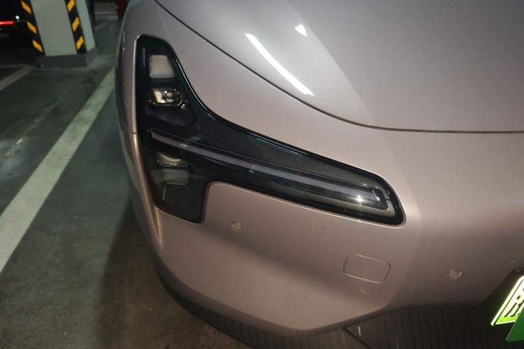 Used XPeng MONA M03 2025 600 with Ultra-Long Range Max Right Front Headlight