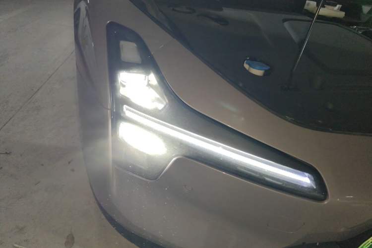 Used XPeng MONA M03 2025 600 with Ultra-Long Range Max Right Front Headlight