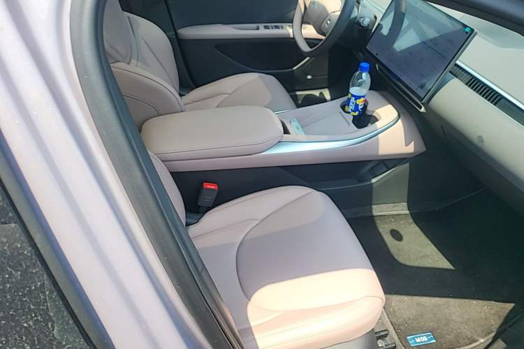 Used XPeng MONA M03 2025 600 with Ultra-Long Range Max Right Front Seat