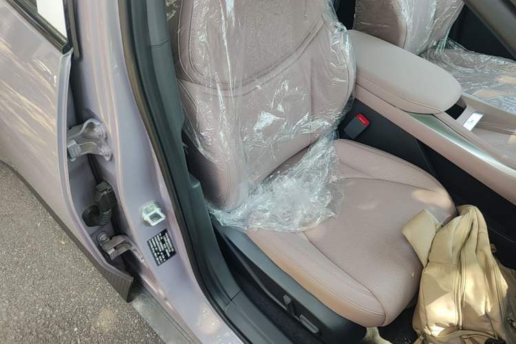 Used XPeng MONA M03 2025 600 with Ultra-Long Range Max Right Front Seat