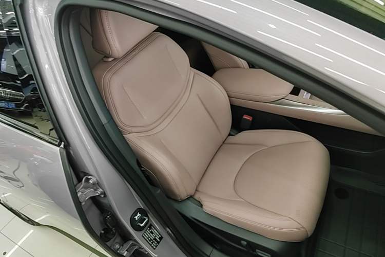 Used XPeng MONA M03 2025 620 Ultra-Long Range Plus Right Front Seat