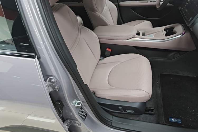 Used XPeng MONA M03 2025 600 with Ultra-Long Range Max Right Front Seat