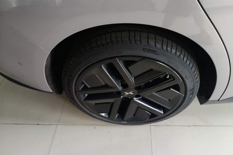 Used XPeng MONA M03 2025 620 Ultra-Long Range Plus Right Rear Wheel Hub
