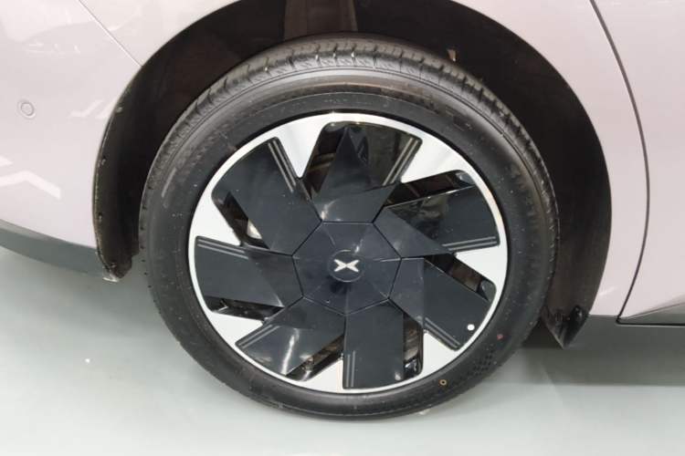 Used XPeng MONA M03 2025 600 with Ultra-Long Range Max Right Rear Wheel Hub