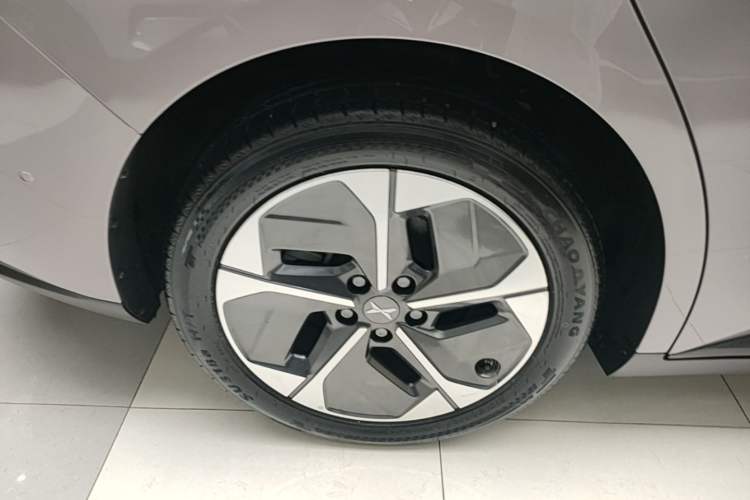 Used XPeng MONA M03 2025 620 Ultra-Long Range Plus Right Rear Wheel Hub