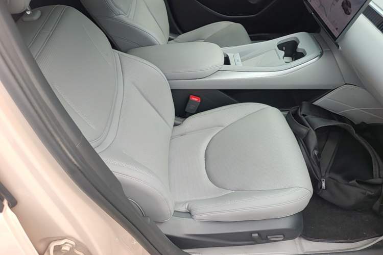 Used XPeng MONA M03 2025 600 with Ultra-Long Range Max Right Front Seat
