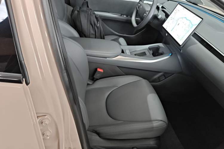 Used XPeng MONA M03 2025 600 with Ultra-Long Range Max Right Front Seat