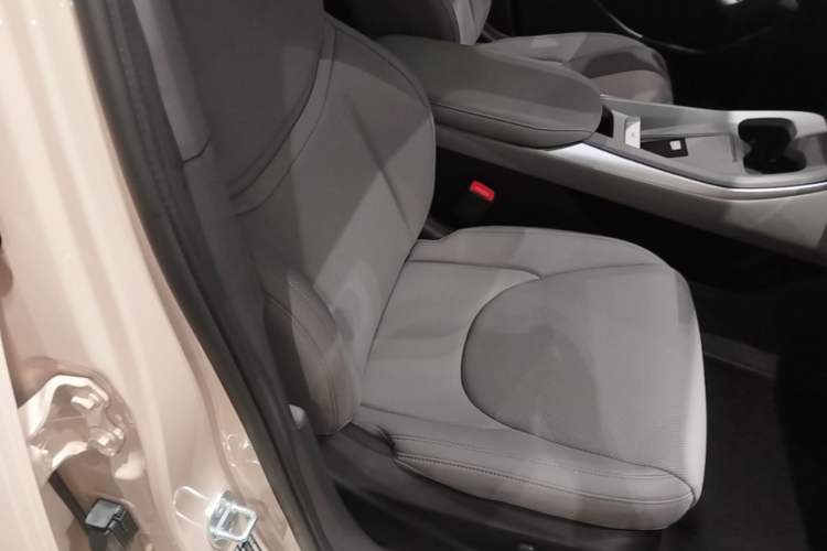 Used XPeng MONA M03 2025 600 with Ultra-Long Range Max Right Front Seat