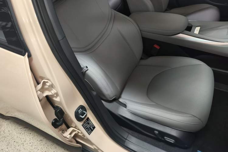 Used XPeng MONA M03 2025 620 Ultra-Long Range Plus Right Front Seat