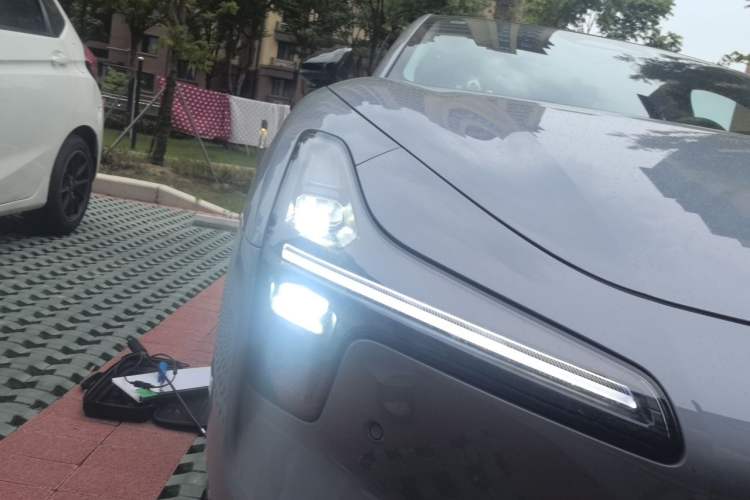 Used XPeng MONA M03 2025 600 with Ultra-Long Range Max Right Front Headlight