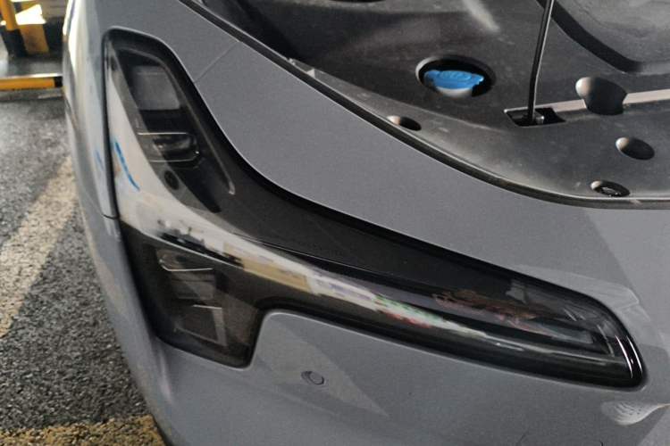 Used XPeng MONA M03 2025 600 with Ultra-Long Range Max Right Front Headlight