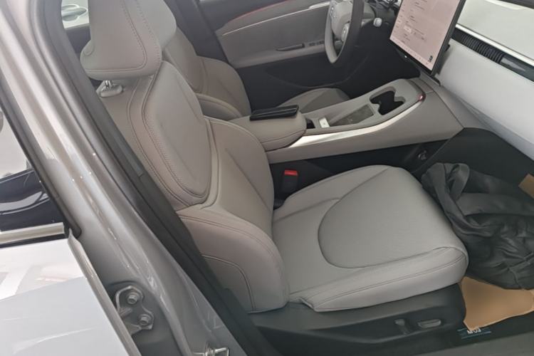 Used XPeng MONA M03 2025 600 with Ultra-Long Range Max Right Front Seat