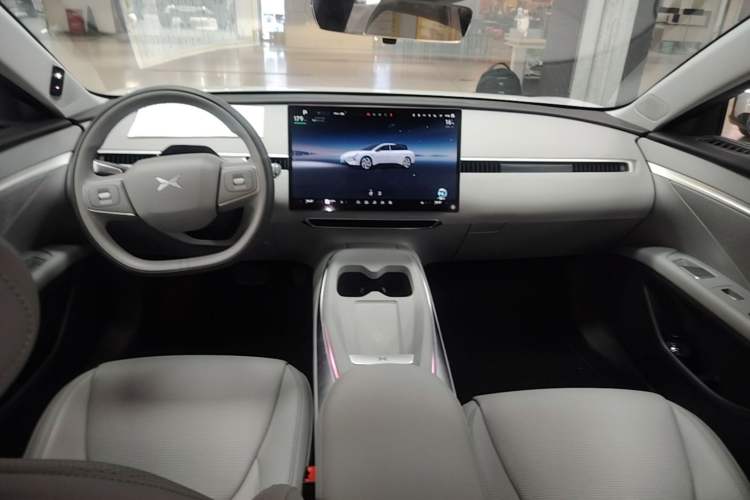 Used XPeng MONA M03 2025 600 with Ultra-Long Range Max Center Console